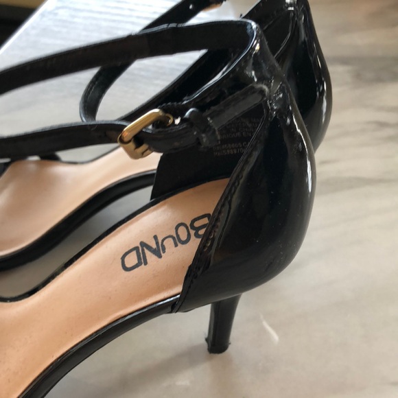 Like new black patent heel pumps with ankle strap - Picture 4 of 5